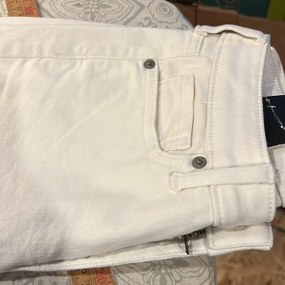 Banana Republic Women’s White Curvy Skinny Boyfriend Jeans. NWTs! - Picture 10 of 14